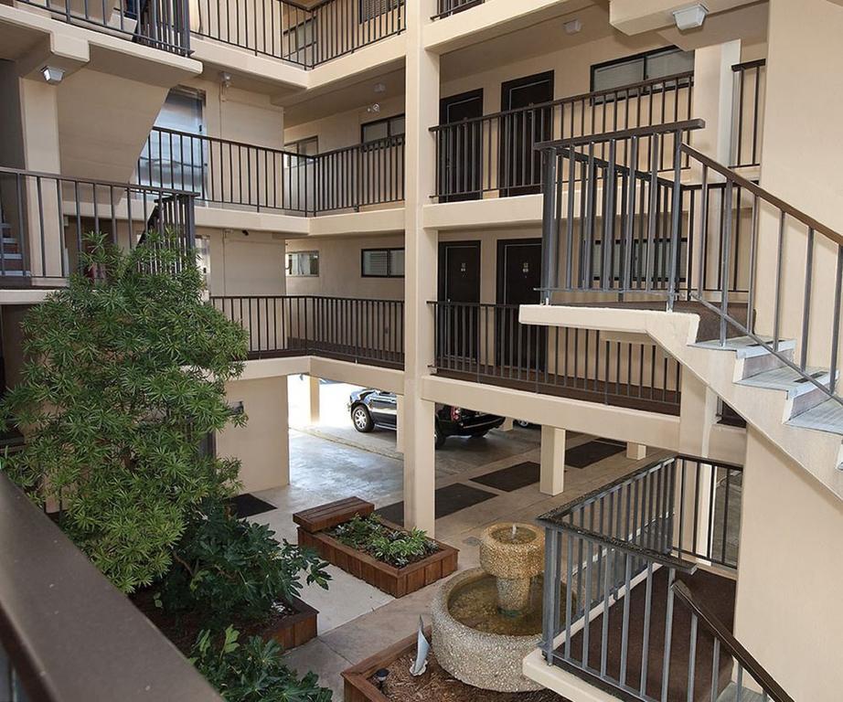 Summer Sands Suites 来特斯维比奇 外观 照片